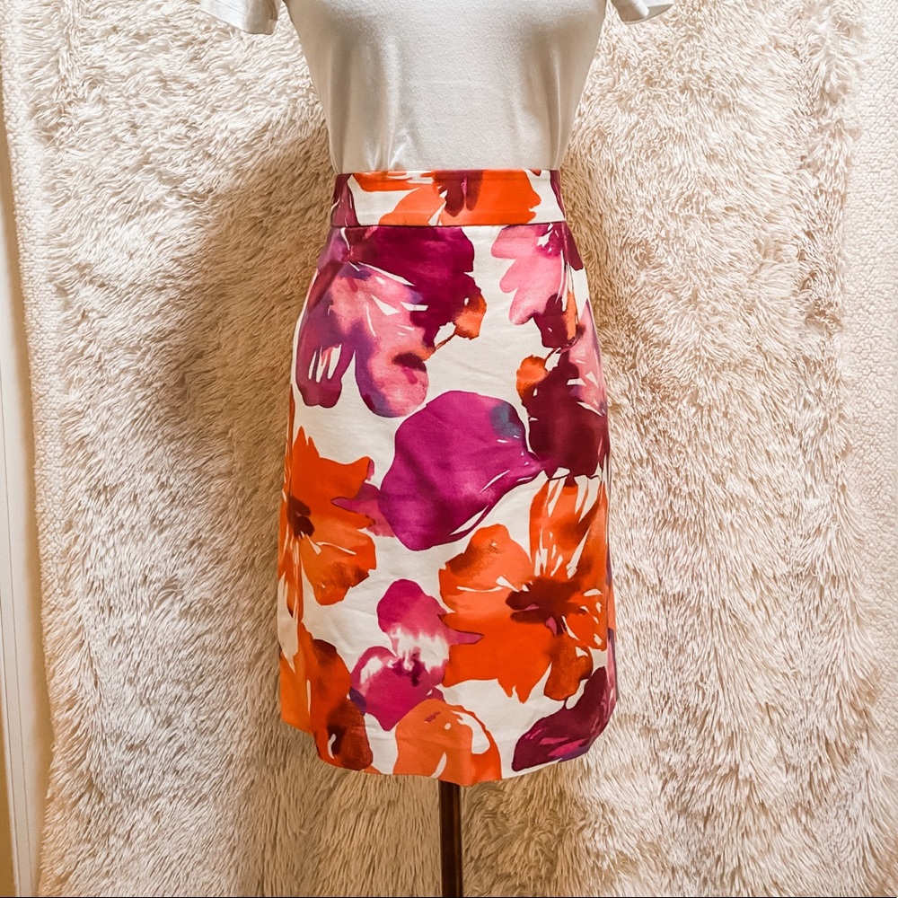 Floral print pencil skirt with silk like lining
